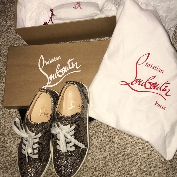 Louboutin shoes Wore 2 hr you see bottom not worn - Picture 4 of 6